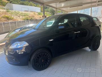 Lancia Ypsilon 1.2 69 CV 5 porte GPL Ecochic Plati