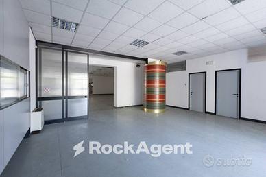 GRANDE CAPANNONE VICINO ALLA CITTA'