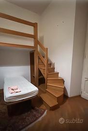 Elegante Soppalco artigianale in Legno massello