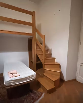 Elegante Soppalco artigianale in Legno massello