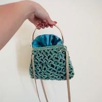 Borsa a rete con manico dorato