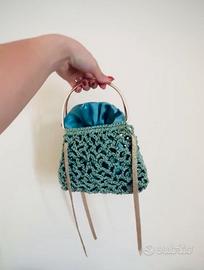 Borsa a rete con manico dorato