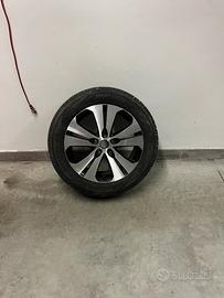 Cerchi in lega Kia Sportage con gomme MOMO