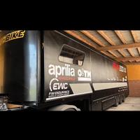 Trattore e semirimorchio per corse