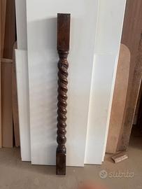 Colonnine in legno tinta noce (n.44) per balaustra