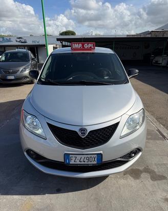 Lancia Ypsilon 1.2 69 CV 5 porte GPL Ecochic Plati