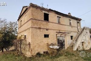 RUSTICO da RISTRUTTURARE a Camerata Picena