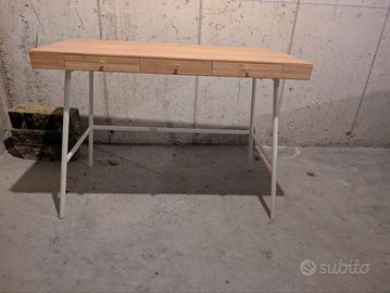 Scrivania ikea - consegna a mano