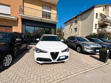 Alfa Romeo Stelvio 2.2 Turbodiesel 210 CV AT8 Q4 E