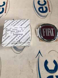 1401309980 LOGO PORTELLONE COFANO POSTERIORE FIAT 