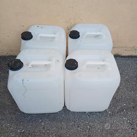 4 Taniche in plastica da 20 Litri - Come Nuove

