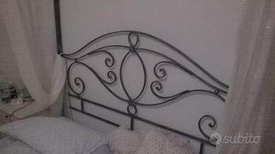 Letto in ferro battuto a baldacchino