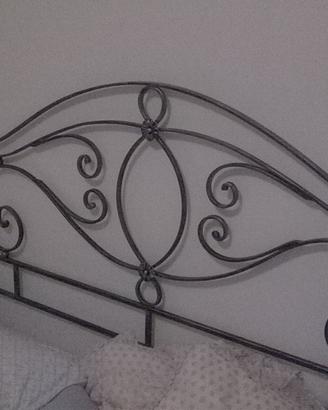 Letto in ferro battuto a baldacchino
