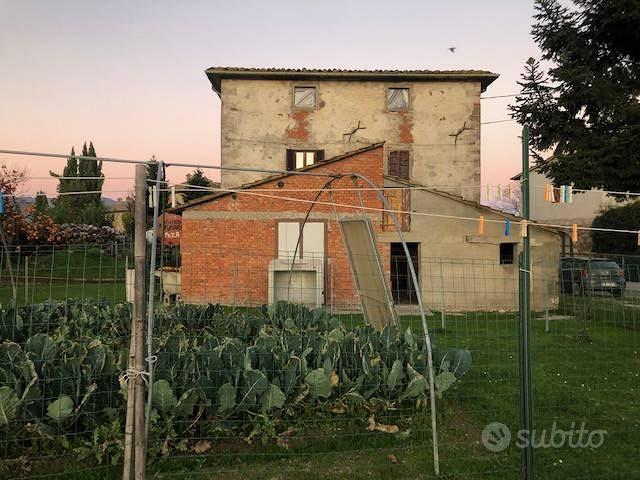 Rustico / Casale di 340 m² con 2 locali e box auto - Vista 2