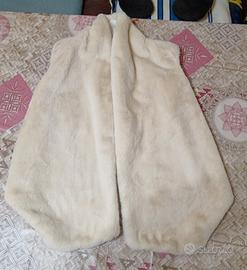 Gilet Elegante con Ecopelliccia e Fiocco