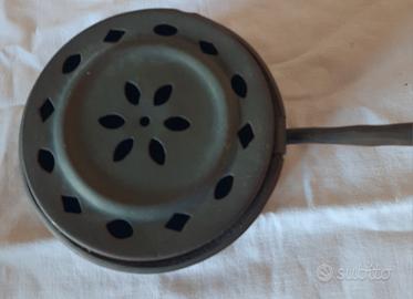 Vecchio scaldino in rame vintage. 