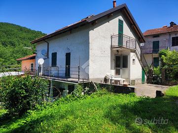 CASA SEMINDIPENDENTE A VALBREVENNA