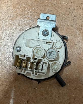 Pressostato Lavatrice Candy cwb0806-01s