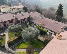 VILLA A SCHIERA A LAVAGNO