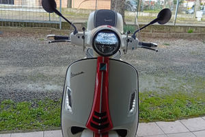 Vespa GTS 300 sixties ricing