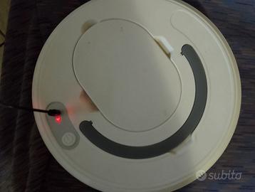 robot aspirapolvere con carica batteria