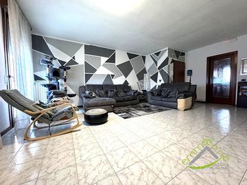 CINQUE LOCALI CON DUE GARAGE