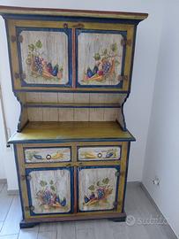 credenza  unica nel suo genere
