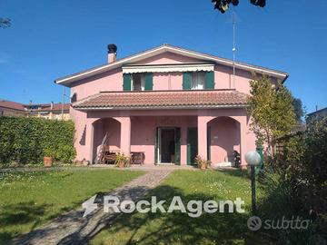 VILLA UNIFAMILIARE CAPRAROLA