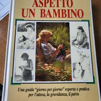 Libro Aspetto un bambino di Laurence Pernoud 
