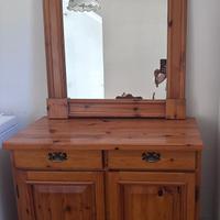 Credenza bassa con specchio