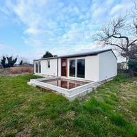 VILLA SINGOLA IMMERSA NEL VERDE - moderna e ver...