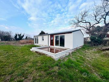 VILLA SINGOLA IMMERSA NEL VERDE - moderna e ver...