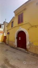 Casa indipendente su due piani