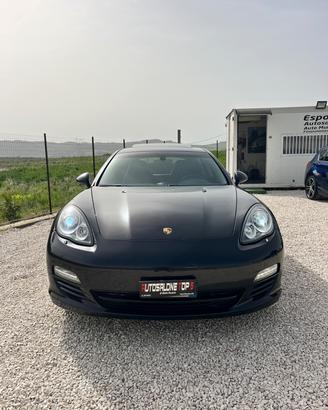 Porsche Panamera con tetto apribile come nuova