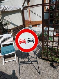 segnale stradale divieto di sorpasso