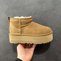 Stivali da neve UGG con plateau, color castagna38