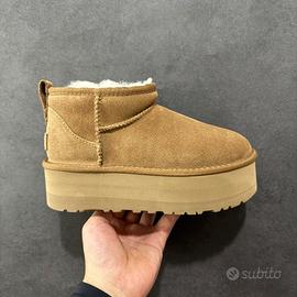 Stivali da neve UGG con plateau, color castagna38