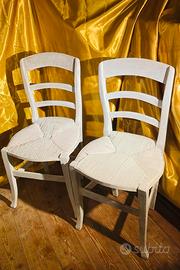 Sedie rustiche Shabby chic intrecciate a mano.