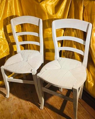 Sedie rustiche Shabby chic intrecciate a mano.