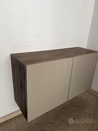 Scaffale con ante modello Besta di Ikea