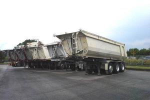 Semirimorchi UASATI VARIE TIPOLOGIE FINAN. LEASING