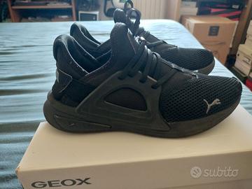 Scarpe Sportive nere marca Puma misura 39.