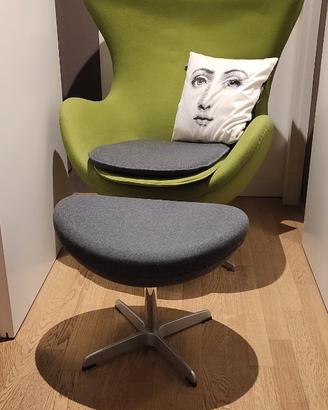 Egg Chair e ottomana Copia Poltrona