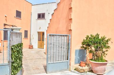 Casa volte a stella doppio ingresso Acquarica