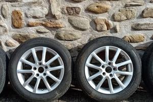 Cerchi con pneumatici nuovi