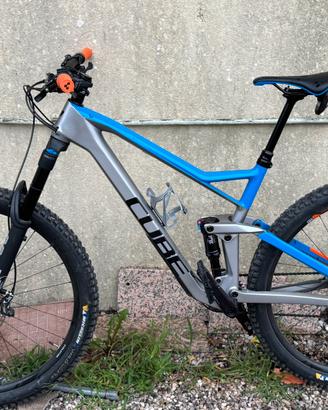 Cube bike downhill