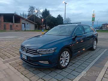 VW Passat Variant 2.0 TDI 150 CV DSG