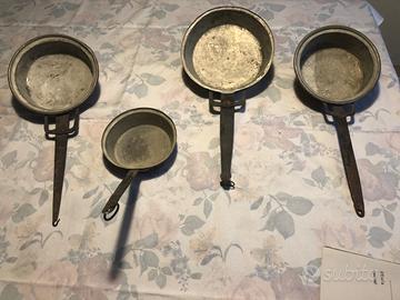 4 PADELLINE RAME BATTUTO VINTAGE MANICO FERRO