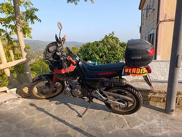Honda Dominator d'epoca.