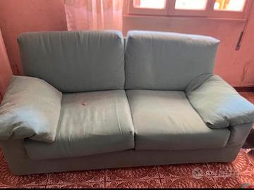 divano a 2 posti  gratis